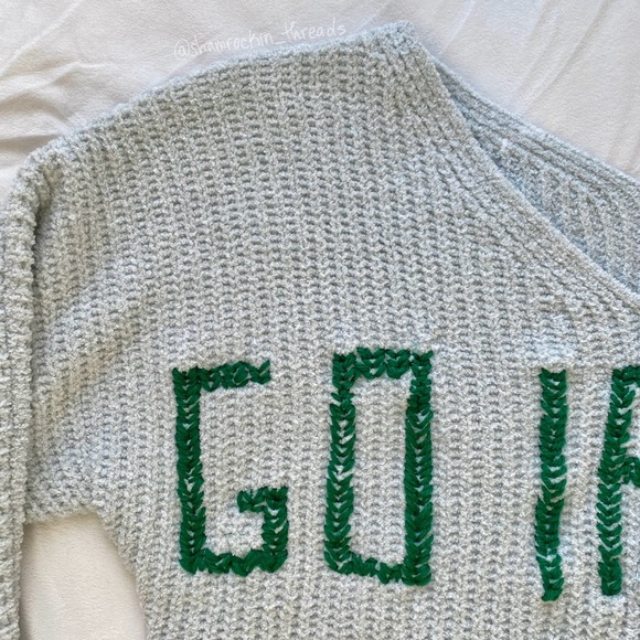 University of Notre Dame hand knit embroidered sweater - Picture 5 of 16